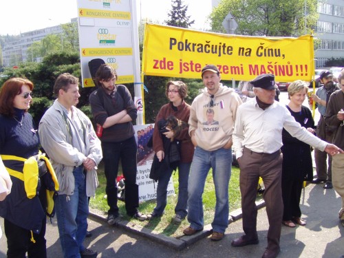 Foto: Praha 2005, Protest před hotelem Olympic